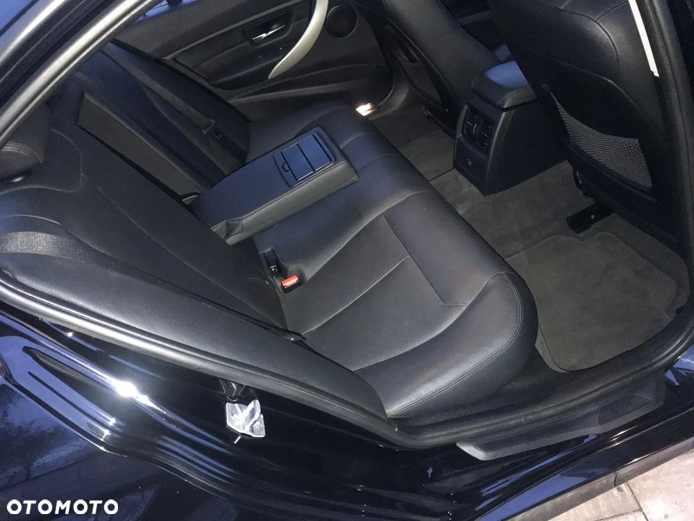 BMW Seria 3 320d - 23