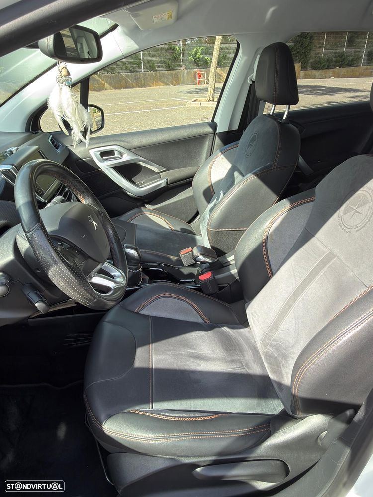 Peugeot 2008 1.2 PureTech Allure - 9