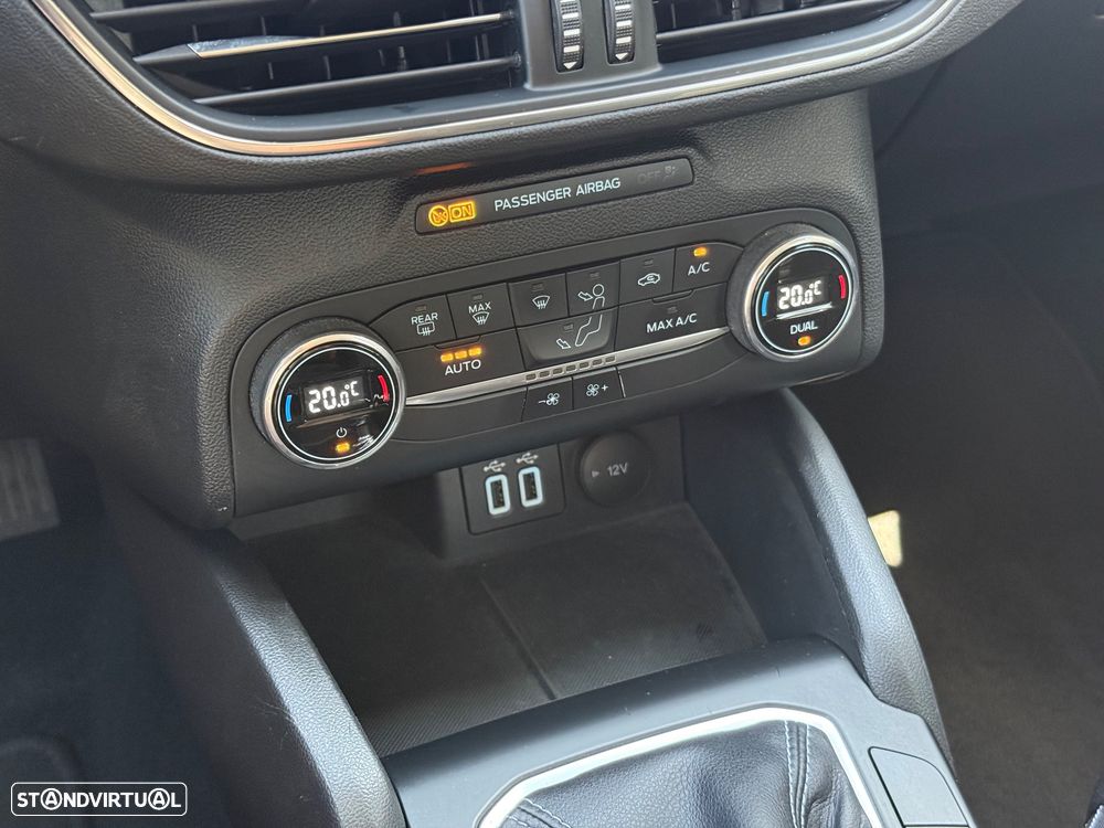 Ford Focus 1.0 EcoBoost Active X - 21