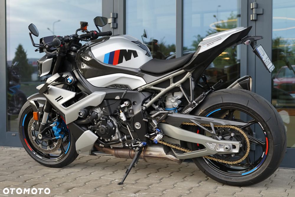 BMW S - 9