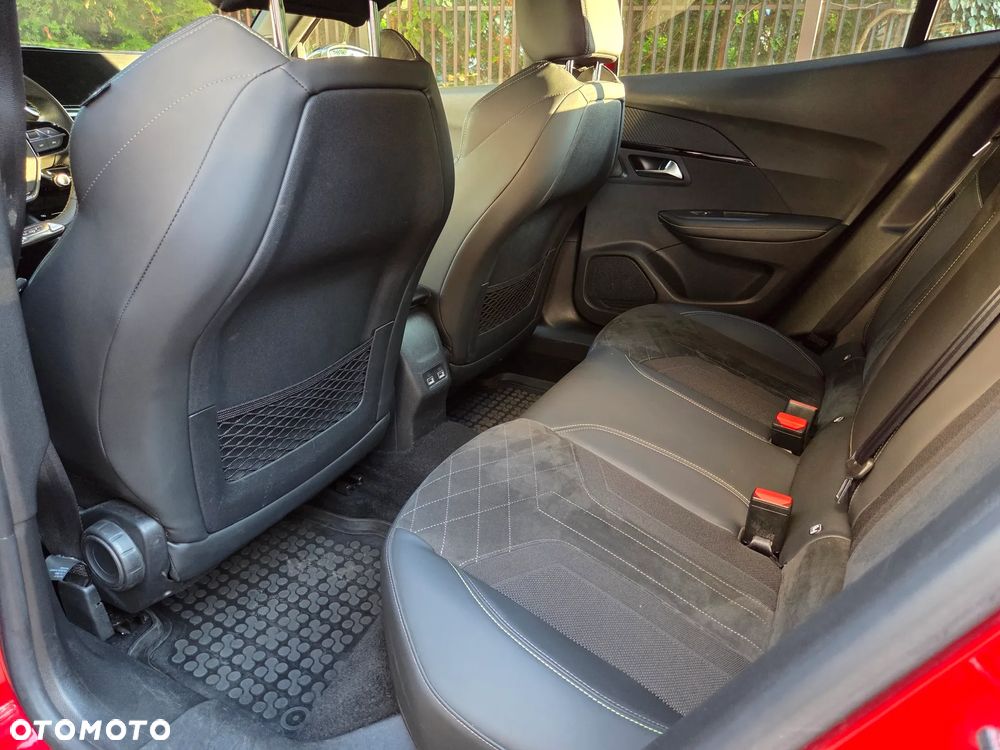 Peugeot 2008 1.2 PureTech GT Pack S&S EAT8 - 17