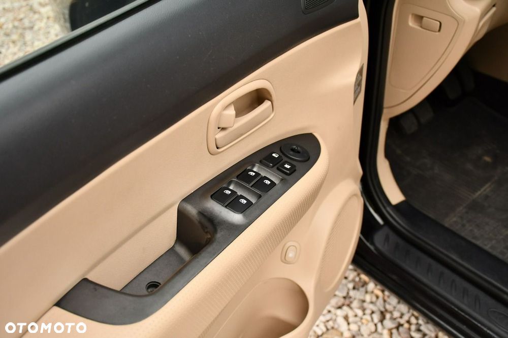 Kia Carens - 29