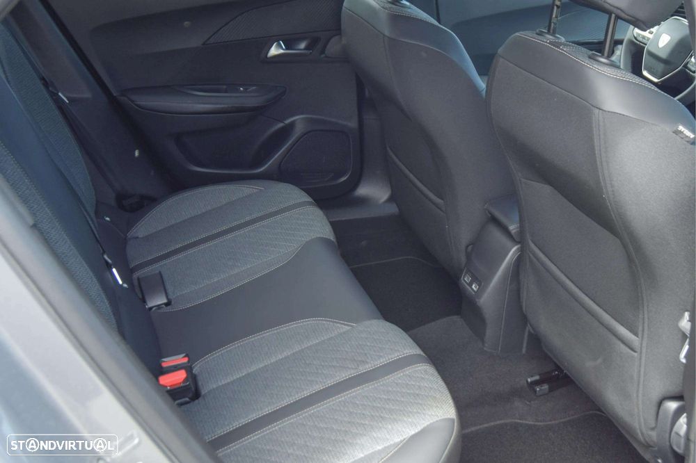 Peugeot 2008 1.2 Hybrid Allure e-DCS6 - 27