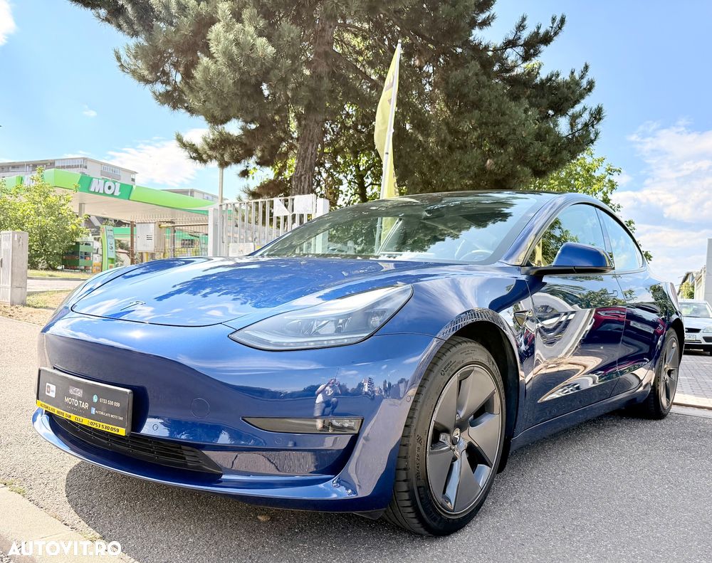 Tesla Model 3 - 1