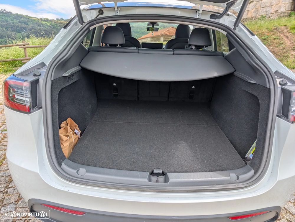 Tesla Model Y Long Range Dual Motor AWD - 11