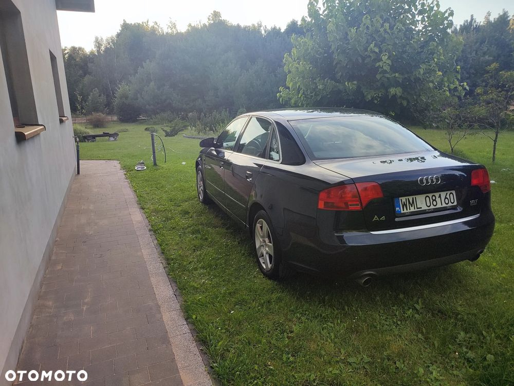 Audi A4 Limousine - 4