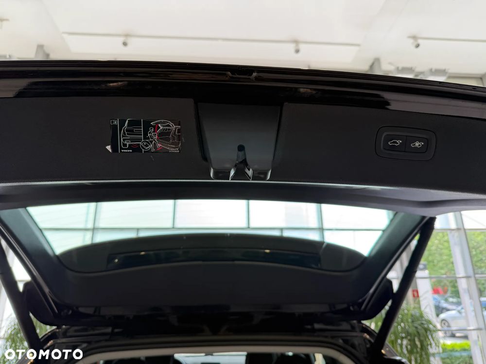 Volvo XC 90 B5 B AWD Plus Bright - 24