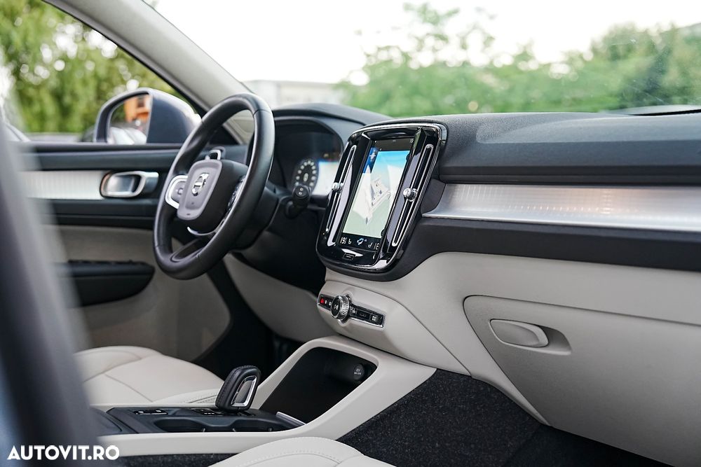 Volvo XC 40 B4 B DKG Momentum Pro - 24