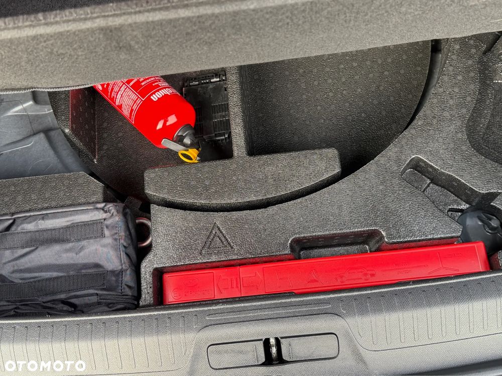 Peugeot 408 1.2 PureTech Allure S&S EAT8 - 33
