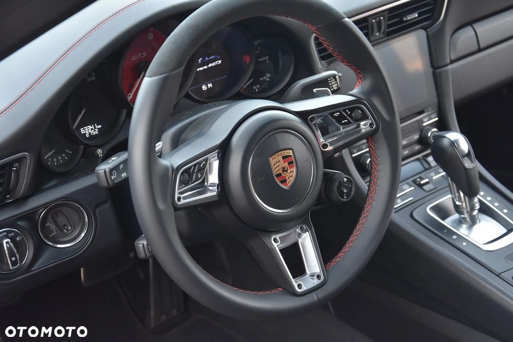 Porsche 911 Carrera 4 GTS PDK - 21
