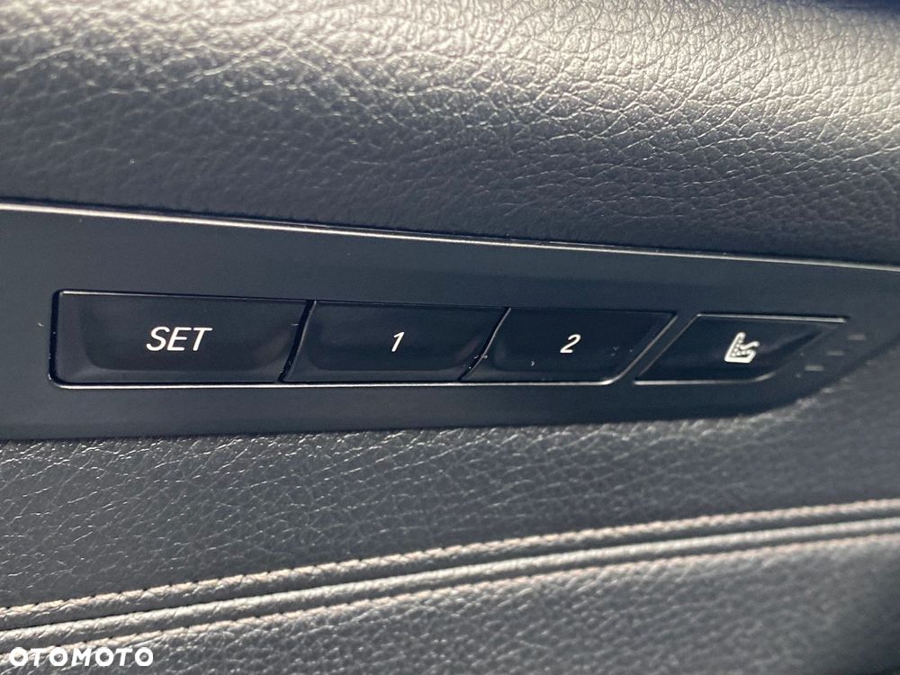 BMW Seria 5 530i Luxury Line sport - 23