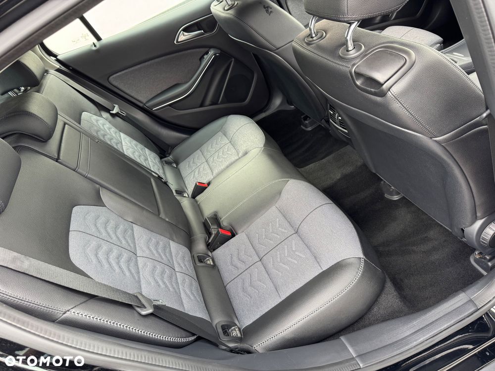 Mercedes-Benz GLA 200 d 4Matic 7G-DCT - 25
