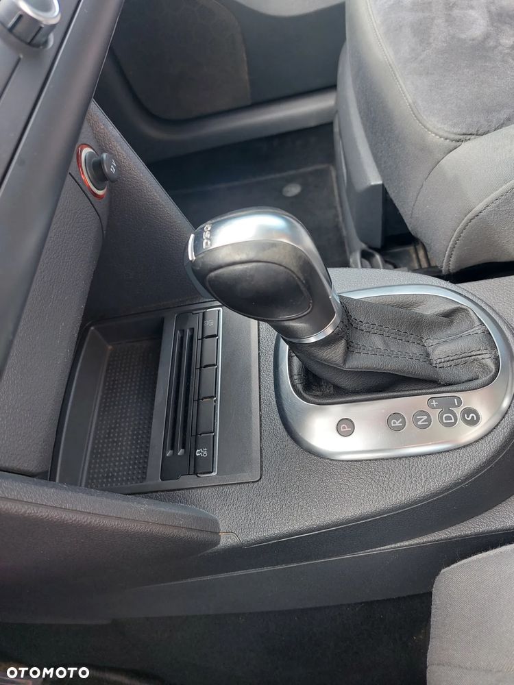 Volkswagen Touran 2.0 TDI DPF Highline DSG - 12