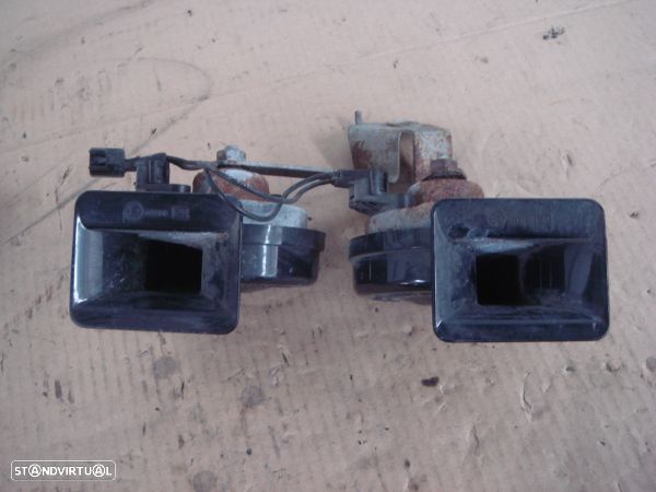 Buzina Jaguar X-Type (X400) - 2