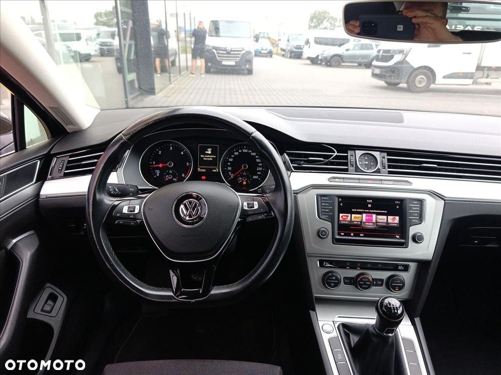 Volkswagen Passat - 13