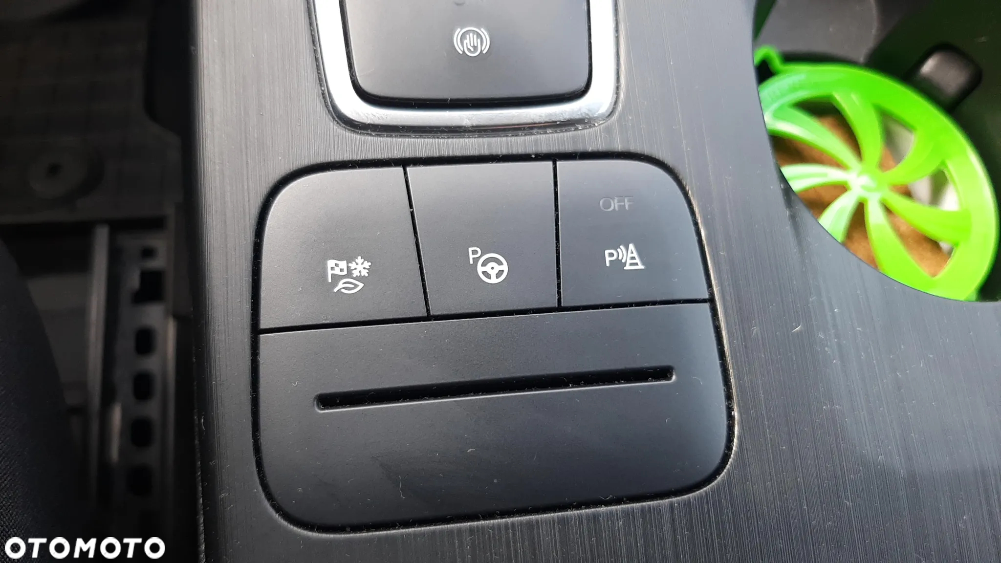 Ford Kuga 2.5 FHEV FWD Titanium - 24