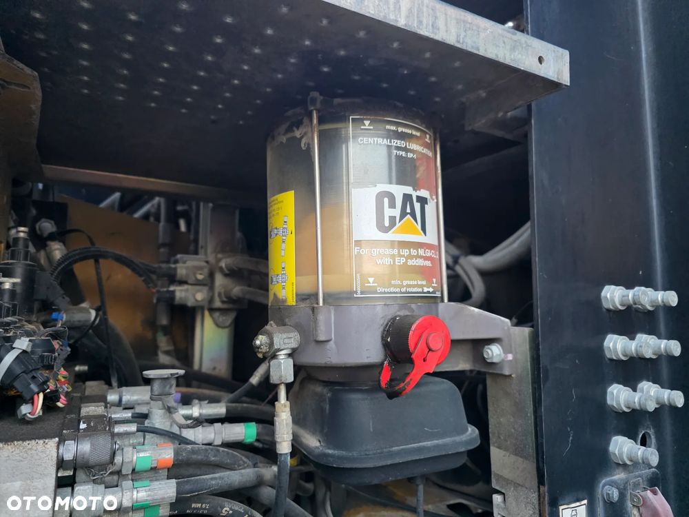 Caterpillar M318D, 2014 ROK, PODPORY + PŁUG - 17