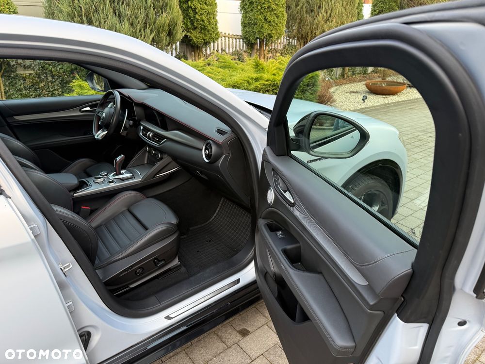 Alfa Romeo Stelvio 2.0 Turbo Competizione Q4 - 32