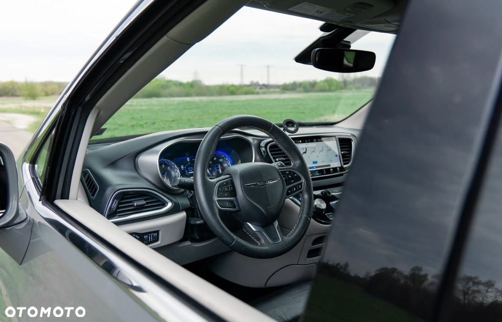 Chrysler Pacifica - 36