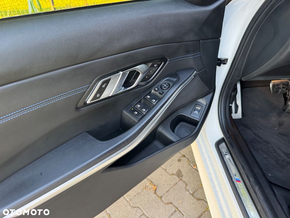 BMW Seria 3 318i M Sport sport - 27