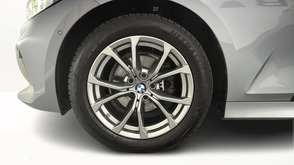 BMW Seria 3 318d mHEV - 19