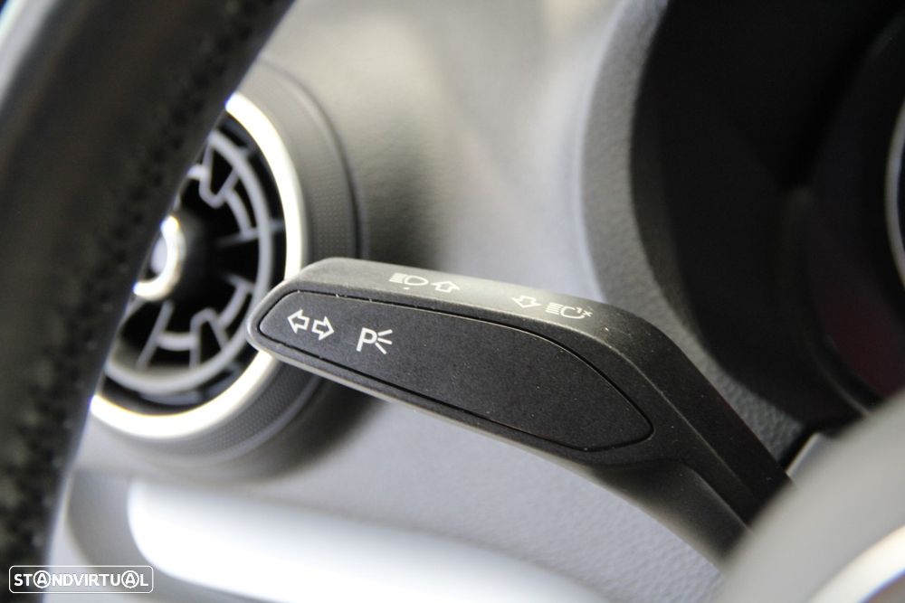 Audi A3 Sportback 1.0 TFSI design - 10