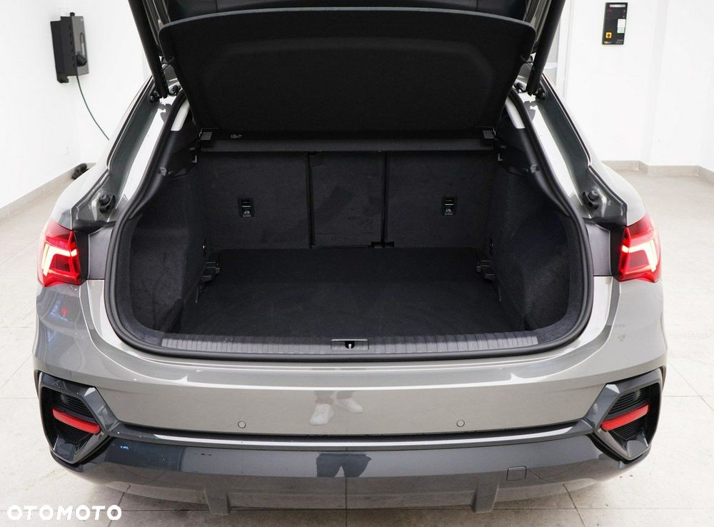 Audi Q3 Sportback - 13