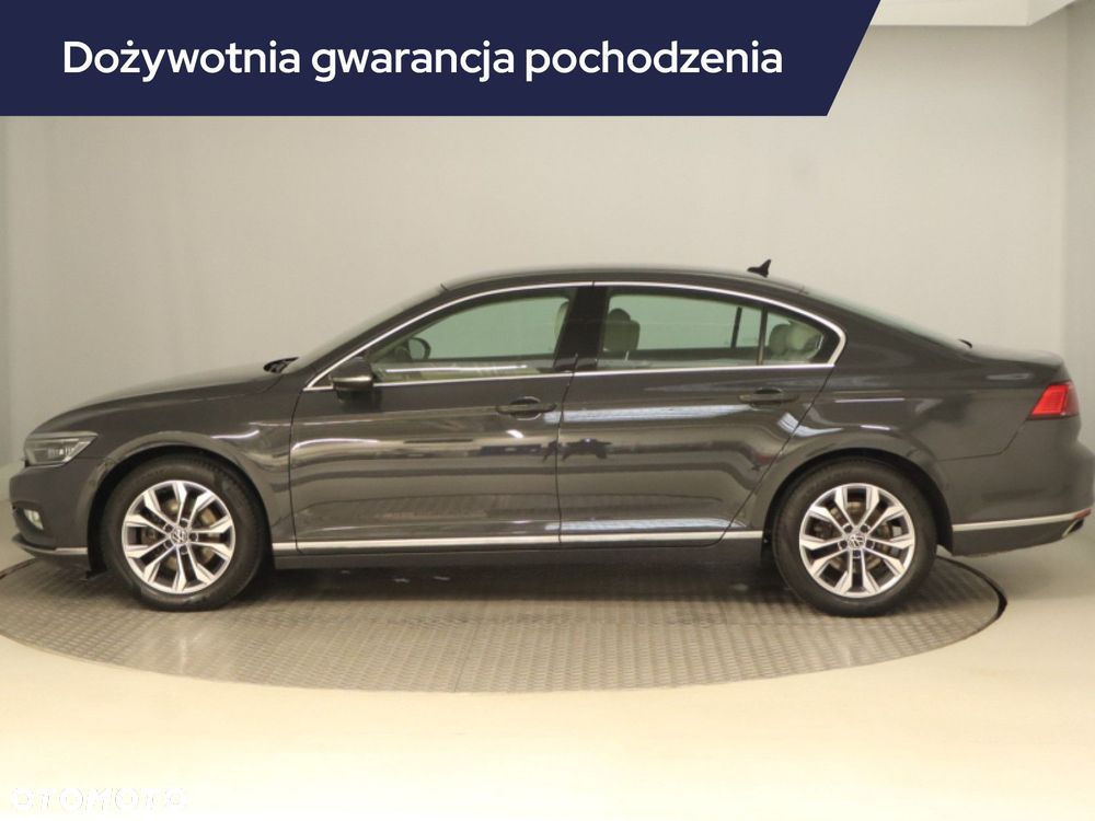 Volkswagen Passat - 4