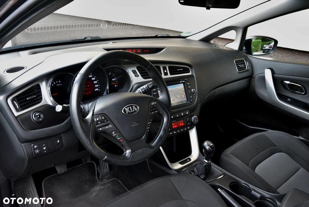 Kia Ceed 1.6 GDI Dream Team Edition - 14
