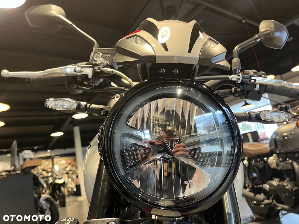 Triumph Trident - 9