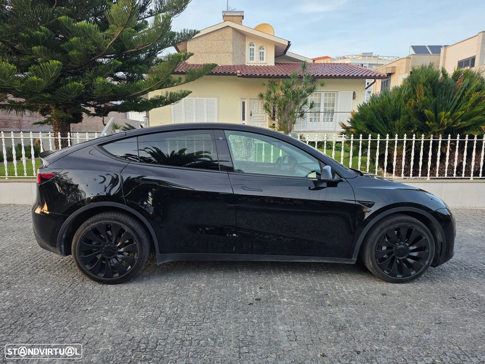 Tesla Model Y Long Range Dual Motor AWD - 9