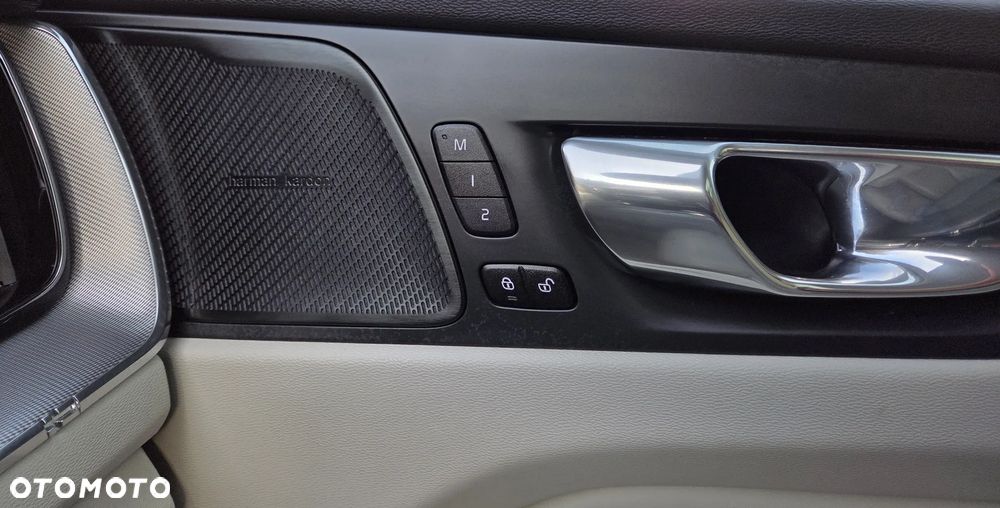 Volvo XC 60 D5 AWD Geartronic Inscription - 37