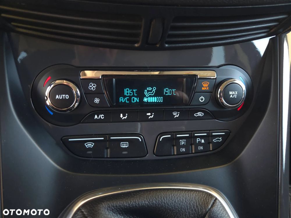 Ford Kuga 2.0 TDCi 4x4 Titanium - 29