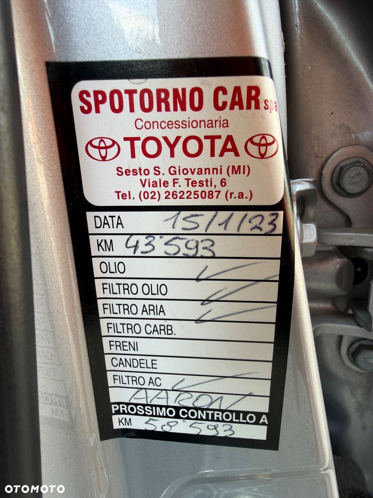 Toyota Auris Hybrid 135 Prestige - 21