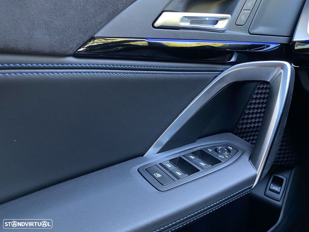 BMW iX2 eDrive20 Pack Desportivo M - 14