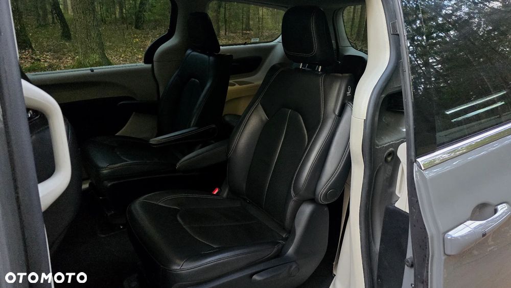 Chrysler Pacifica - 24