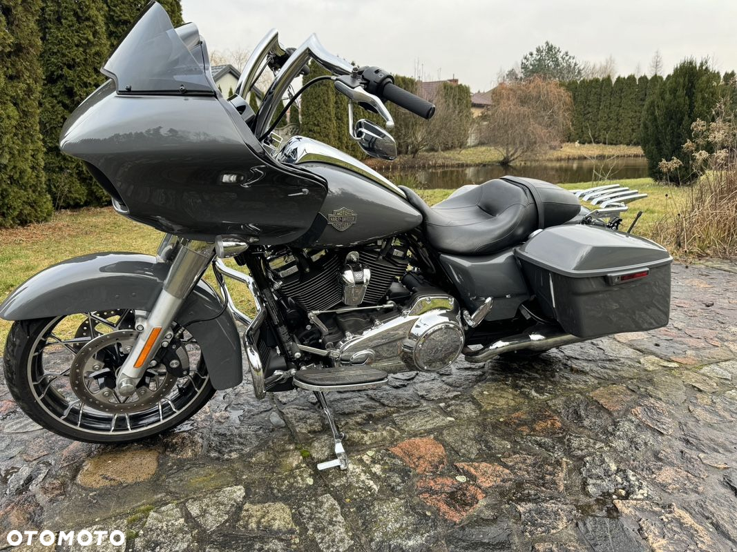 Harley-Davidson Touring Road Glide - 25