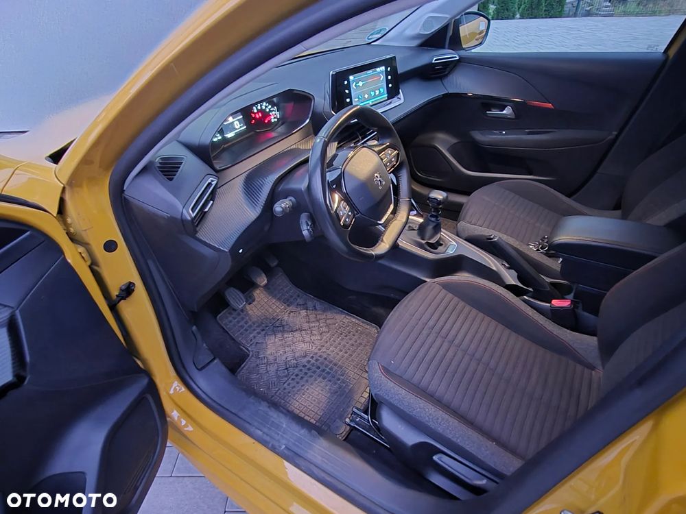 Peugeot 208 - 15