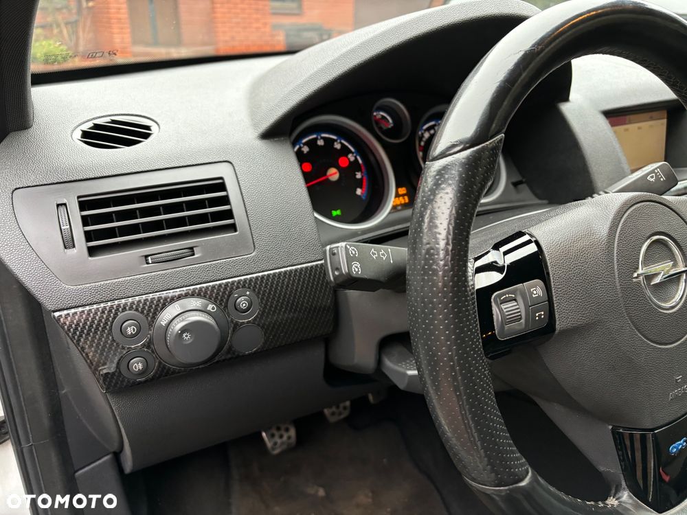 Opel Astra OPC Nürburgring Edition - 26