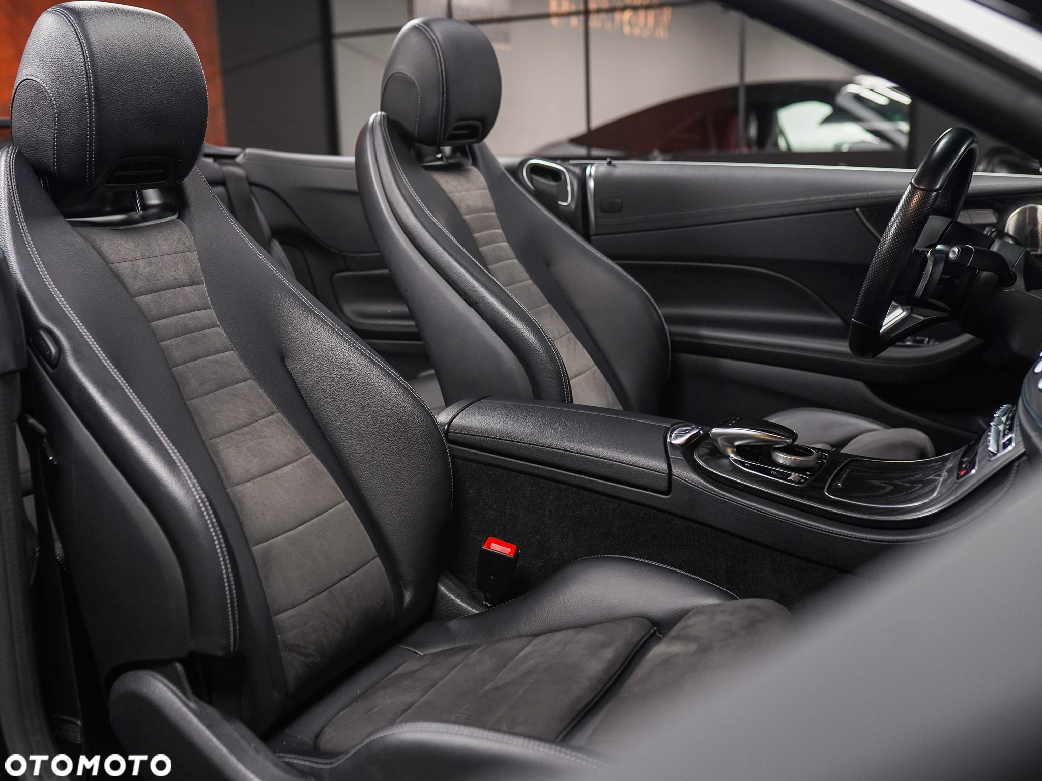 Mercedes-Benz Klasa E 200 Kabriolet 4-Matic 9G-TRONIC - 22