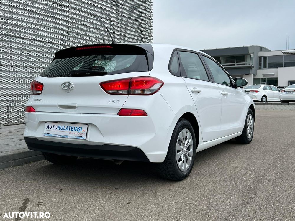 Hyundai i30 1.4 100CP 5DR M/T Comfort - 4