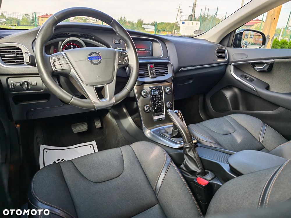 Volvo V40 T3 Drive-E Momentum - 25