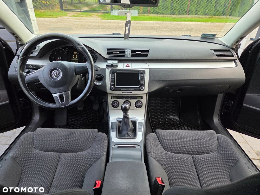 Volkswagen Passat - 24