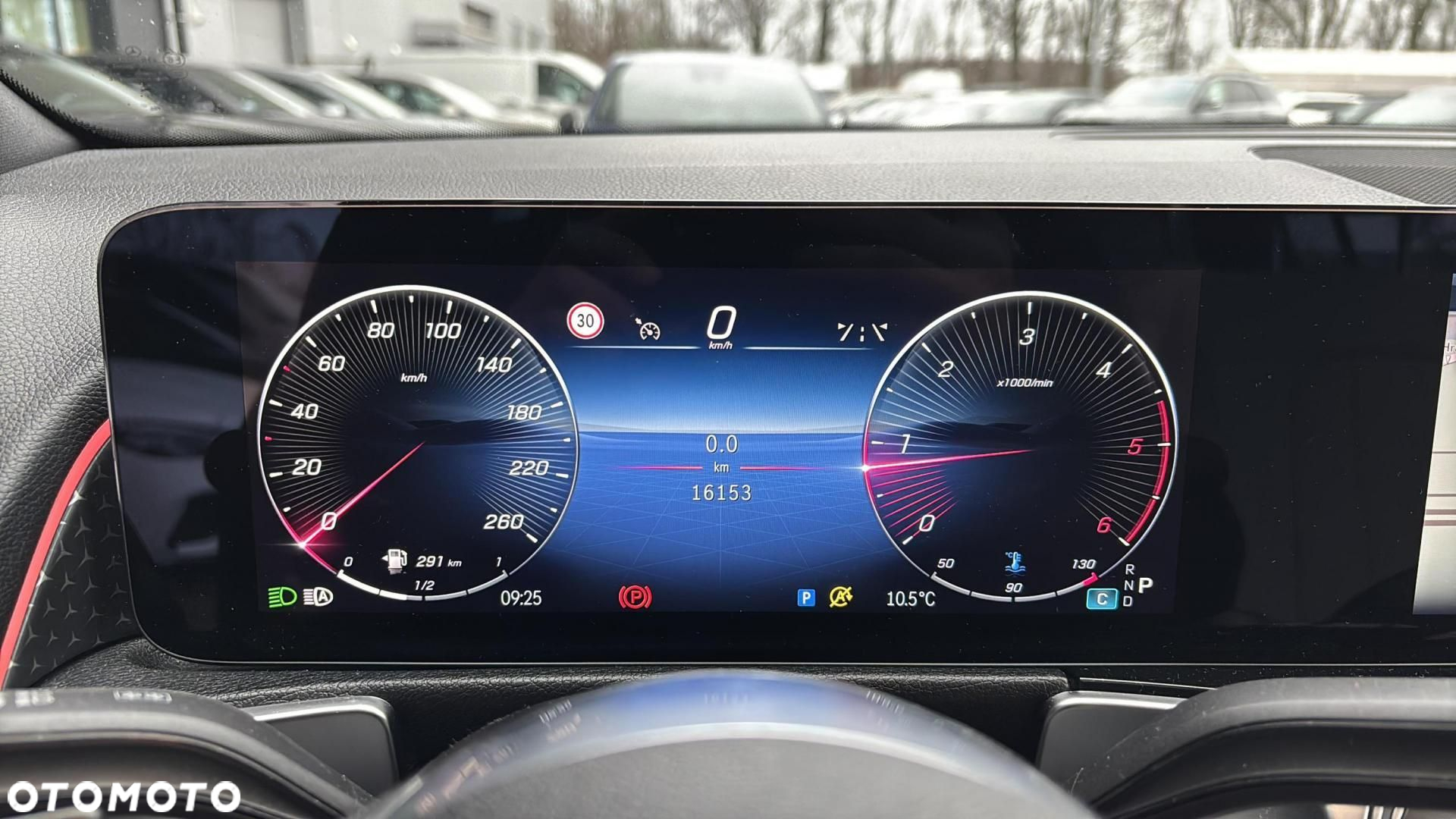 Mercedes-Benz GLB - 12