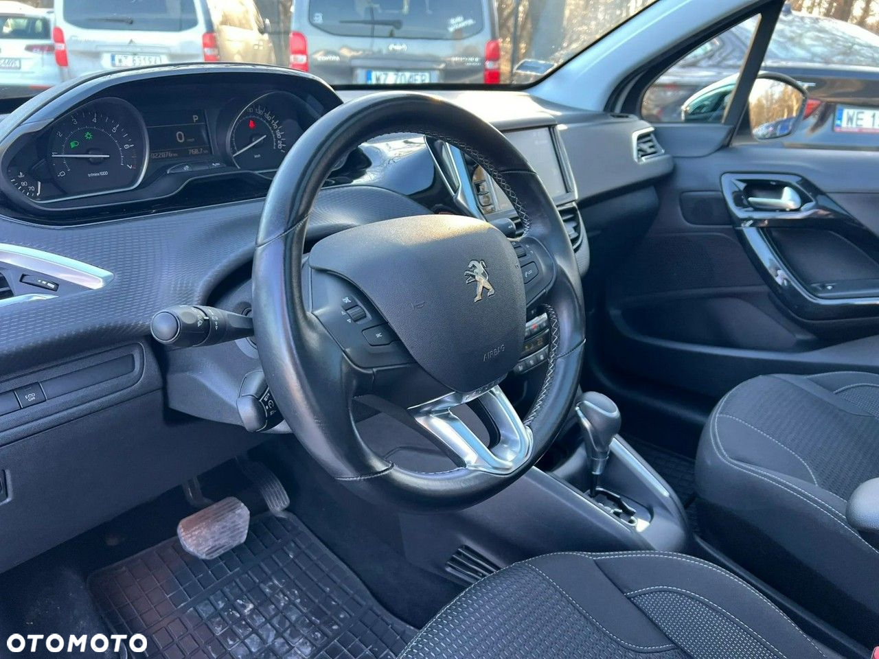 Peugeot 208 1.2 PureTech GPF Allure S&S EAT6 - 8