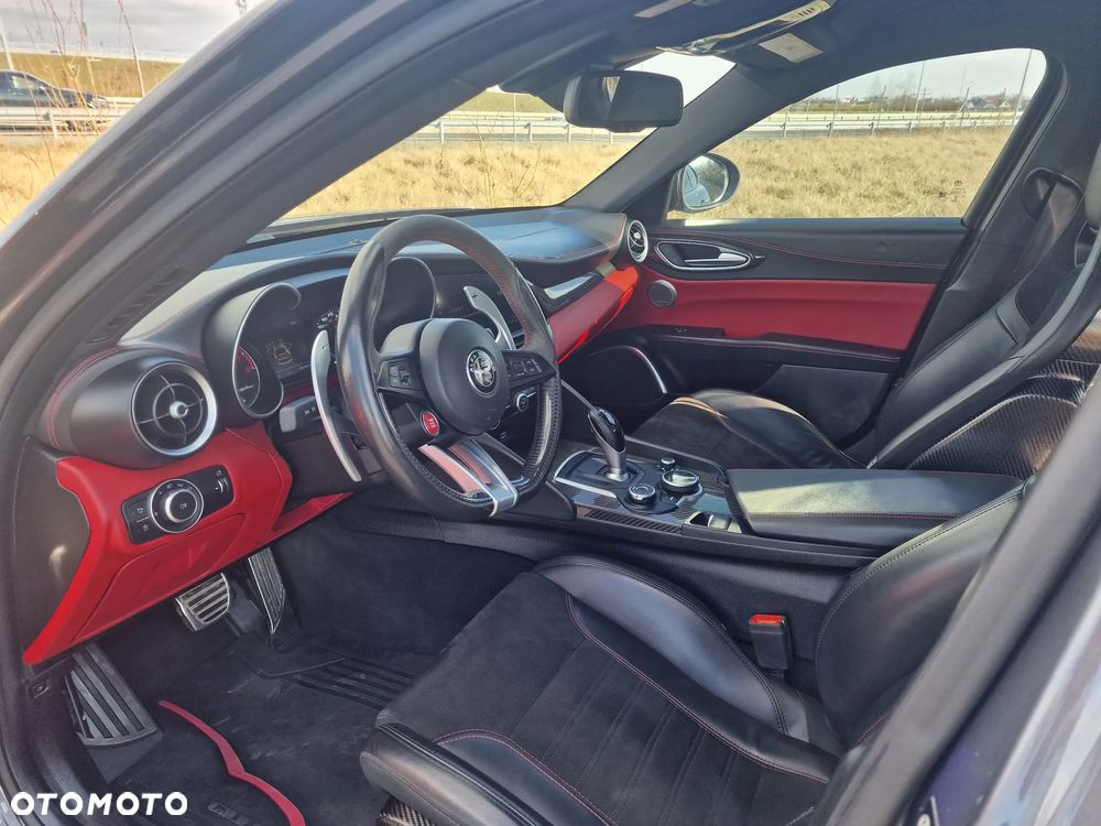 Alfa Romeo Giulia 2.9 V6 Bi-Turbo AT8 Quadrifoglio - 23