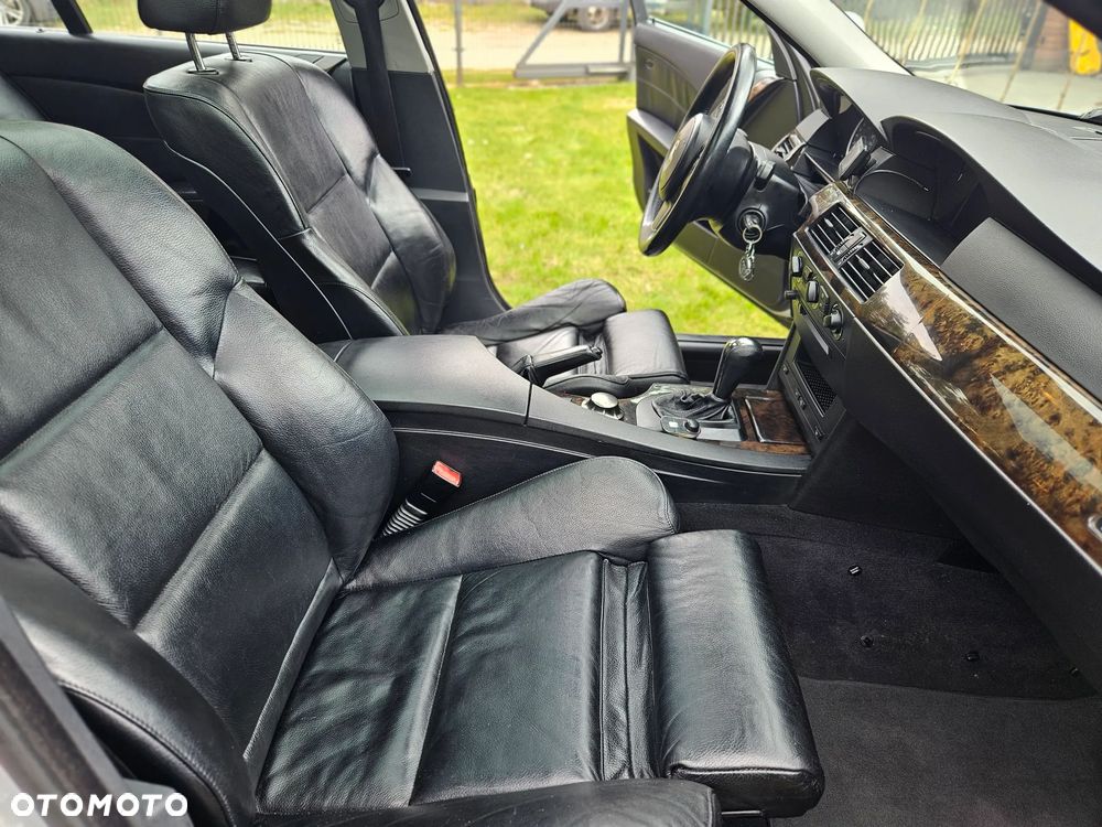 BMW Seria 5 525i Touring - 18