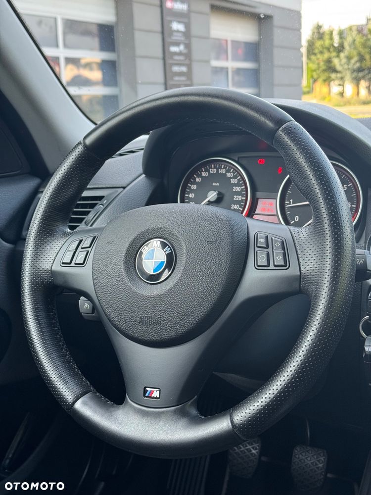BMW X1 sDrive20i - 20