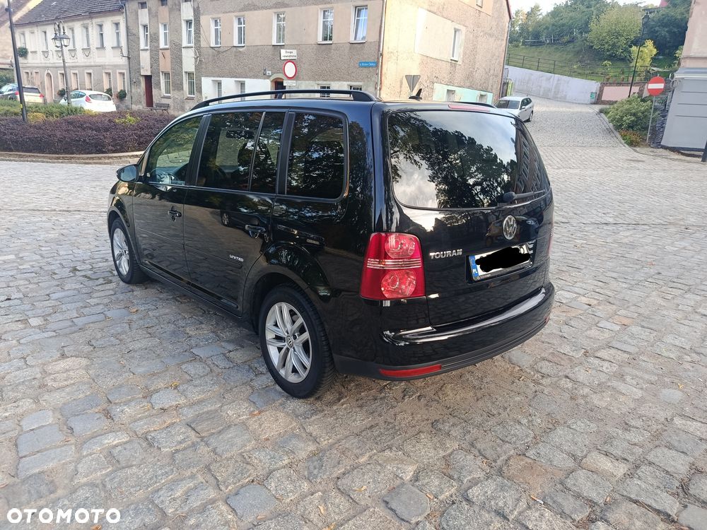 Volkswagen Touran - 4
