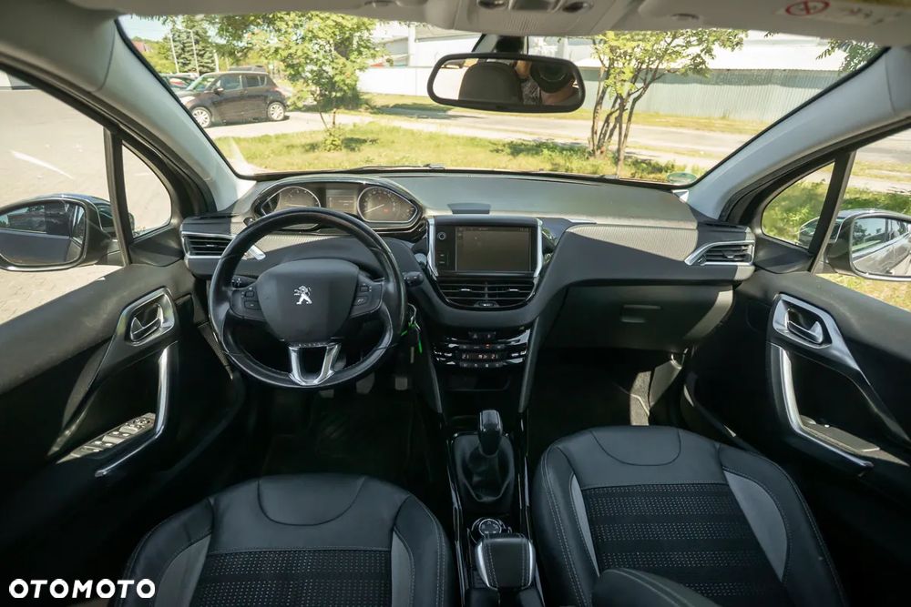 Peugeot 2008 1.2 Pure Tech Style S&S - 32